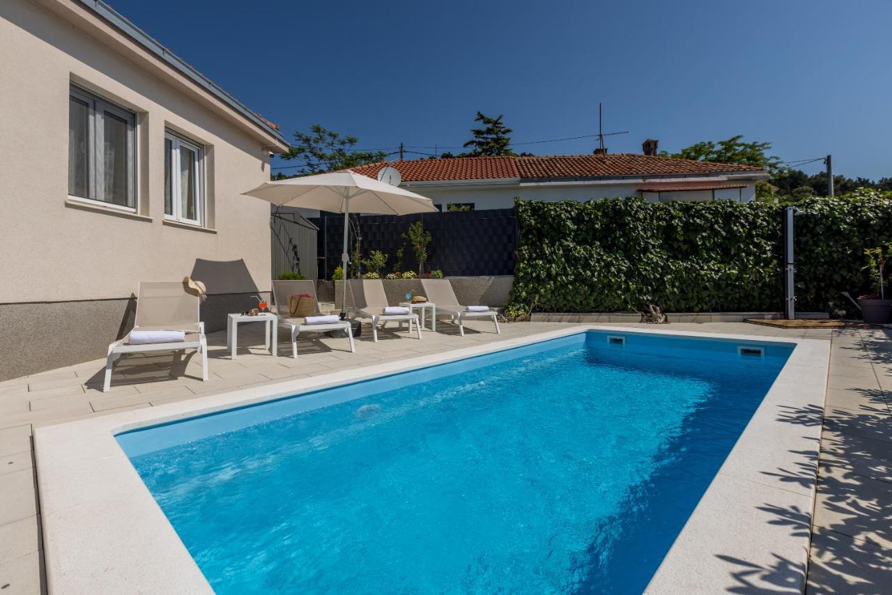 Villa Katess With Heated Pool Split Bagian luar foto