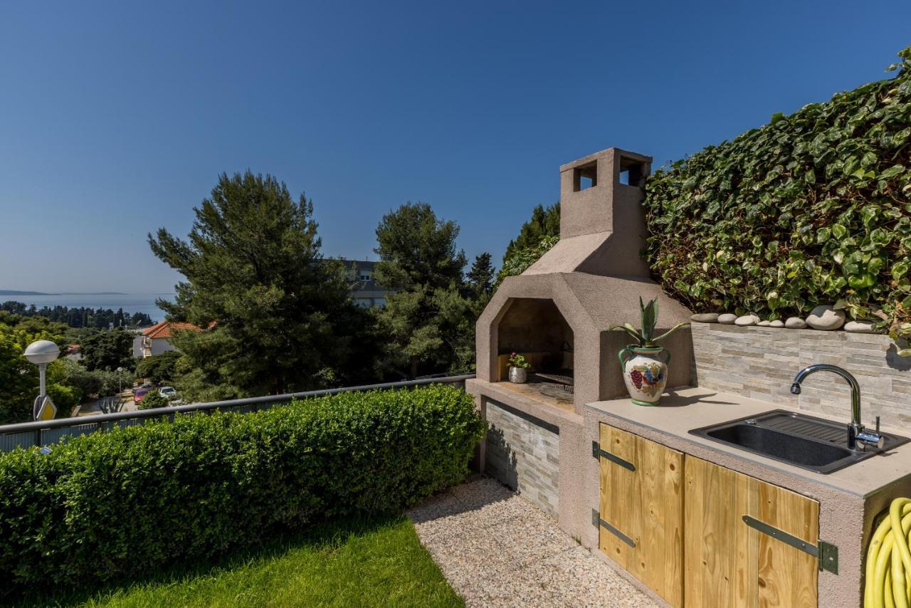 Villa Katess With Heated Pool Split Bagian luar foto