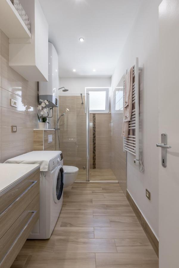 Villa Katess With Heated Pool Split Bagian luar foto