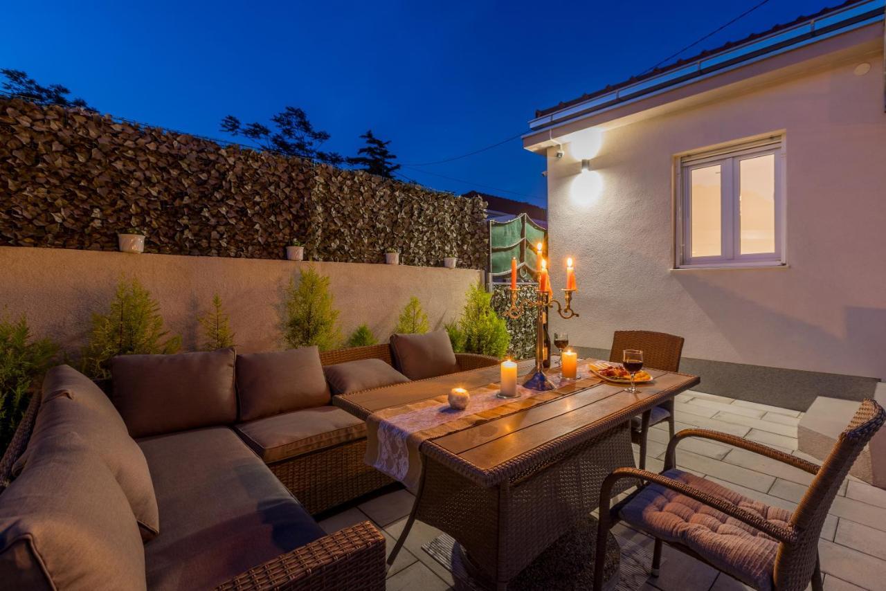 Villa Katess With Heated Pool Split Bagian luar foto