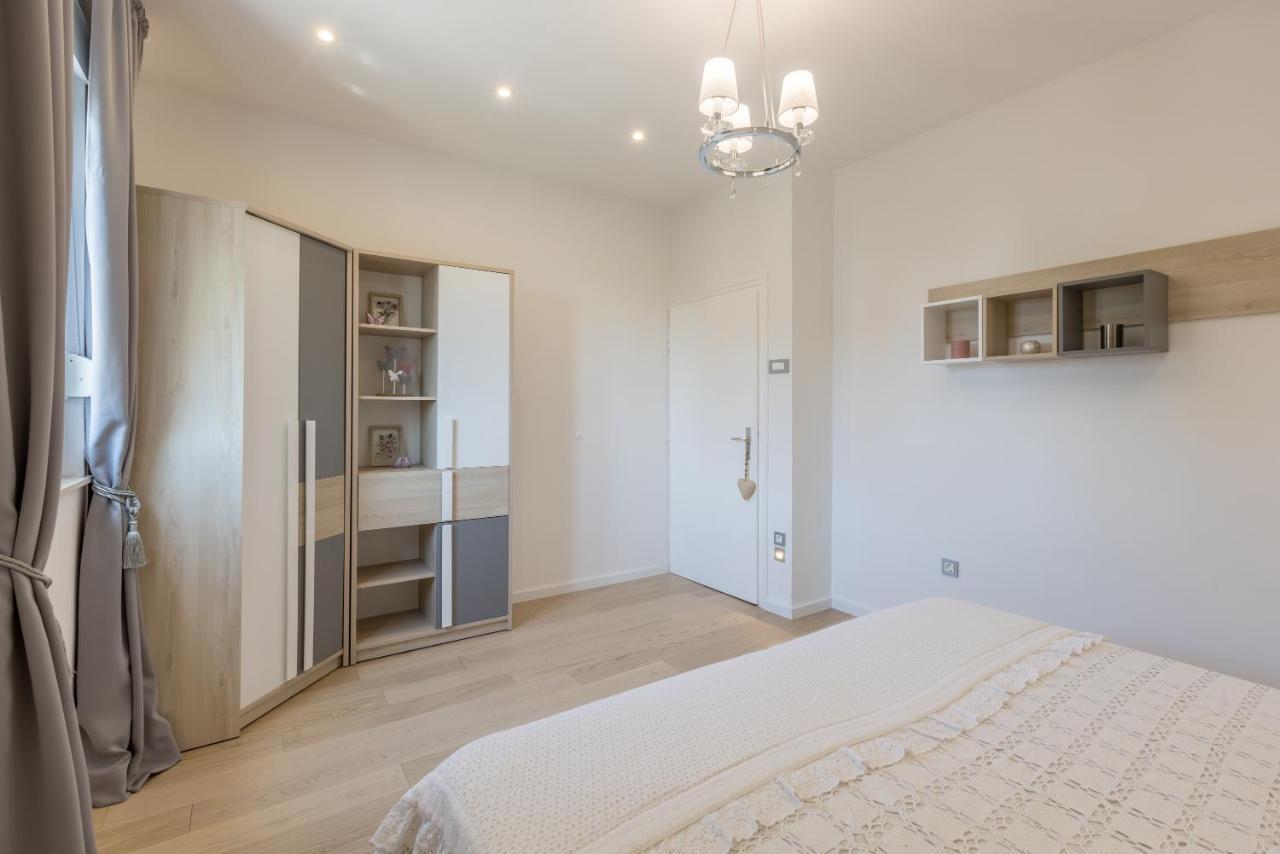 Villa Katess With Heated Pool Split Bagian luar foto