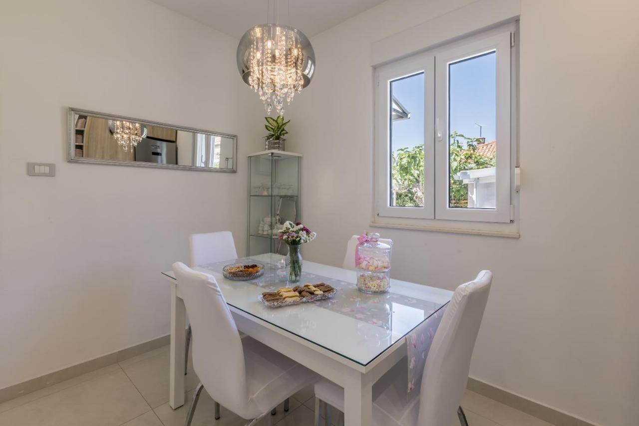Villa Katess With Heated Pool Split Bagian luar foto