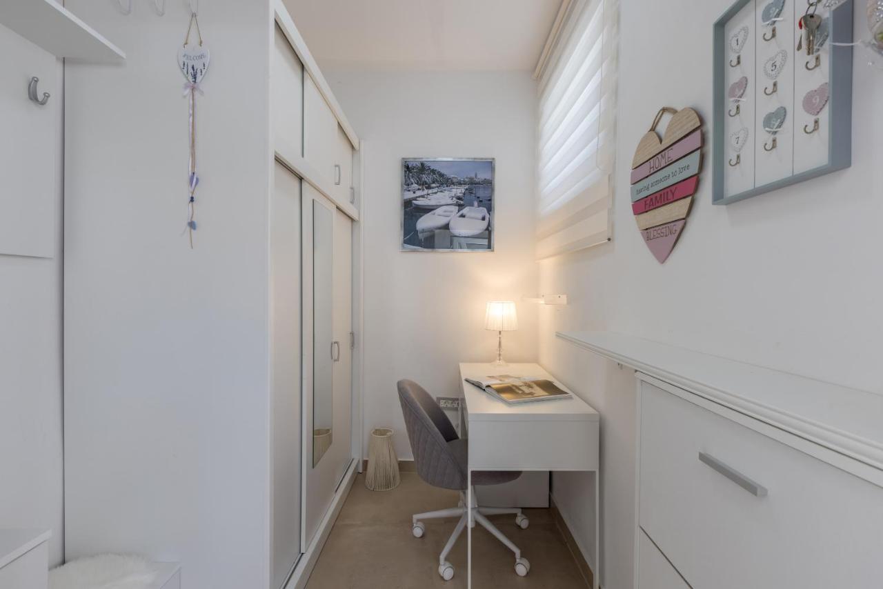 Villa Katess With Heated Pool Split Bagian luar foto