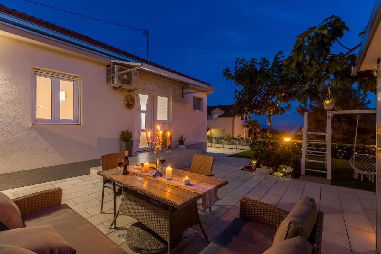 Villa Katess With Heated Pool Split Bagian luar foto