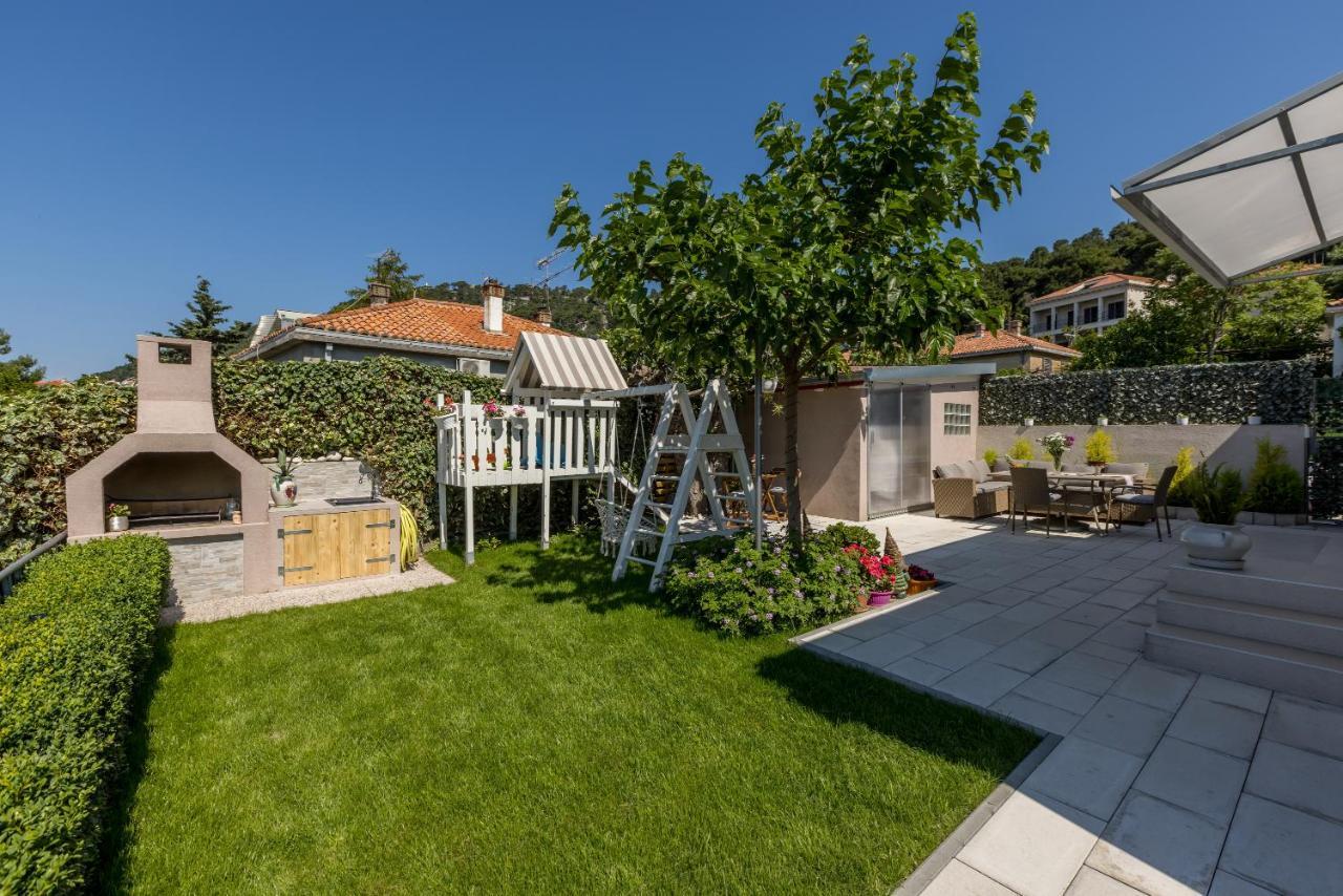 Villa Katess With Heated Pool Split Bagian luar foto