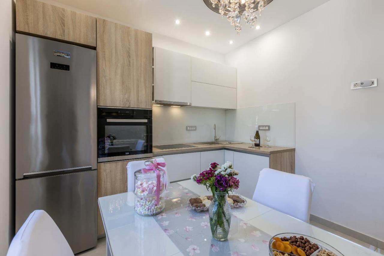 Villa Katess With Heated Pool Split Bagian luar foto