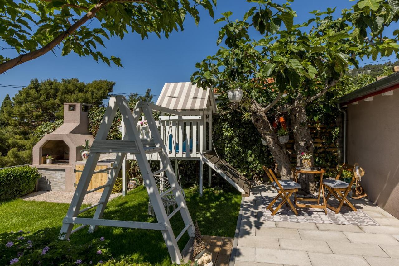 Villa Katess With Heated Pool Split Bagian luar foto