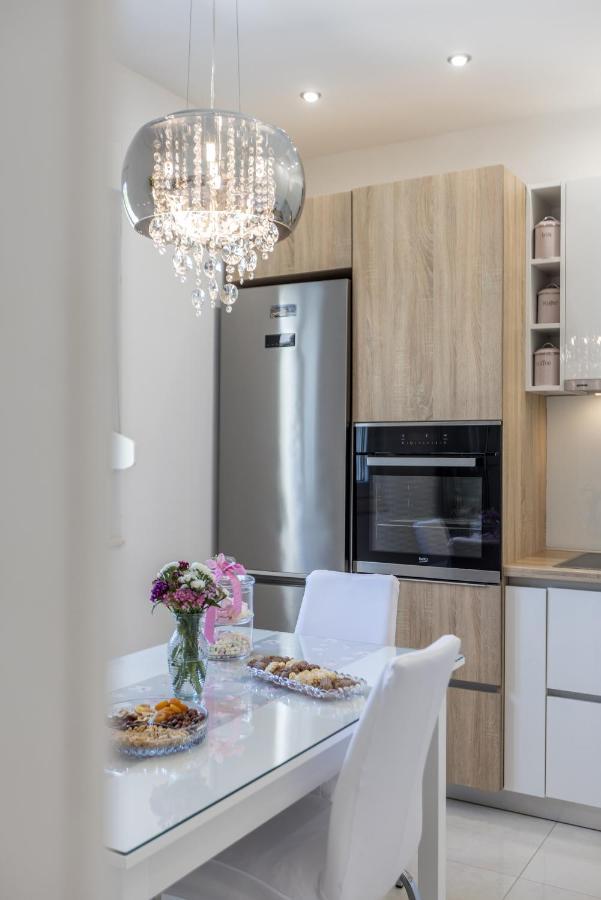 Villa Katess With Heated Pool Split Bagian luar foto