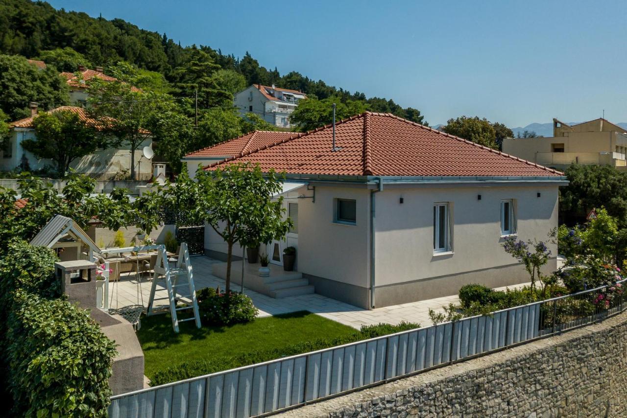 Villa Katess With Heated Pool Split Bagian luar foto